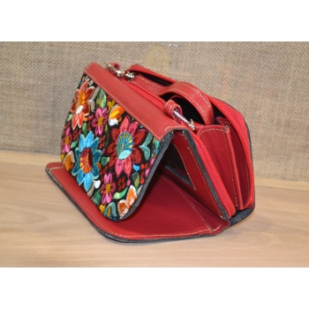 Portfel torebka skórzana czerwona z kwiatowym kolorowym haftem .